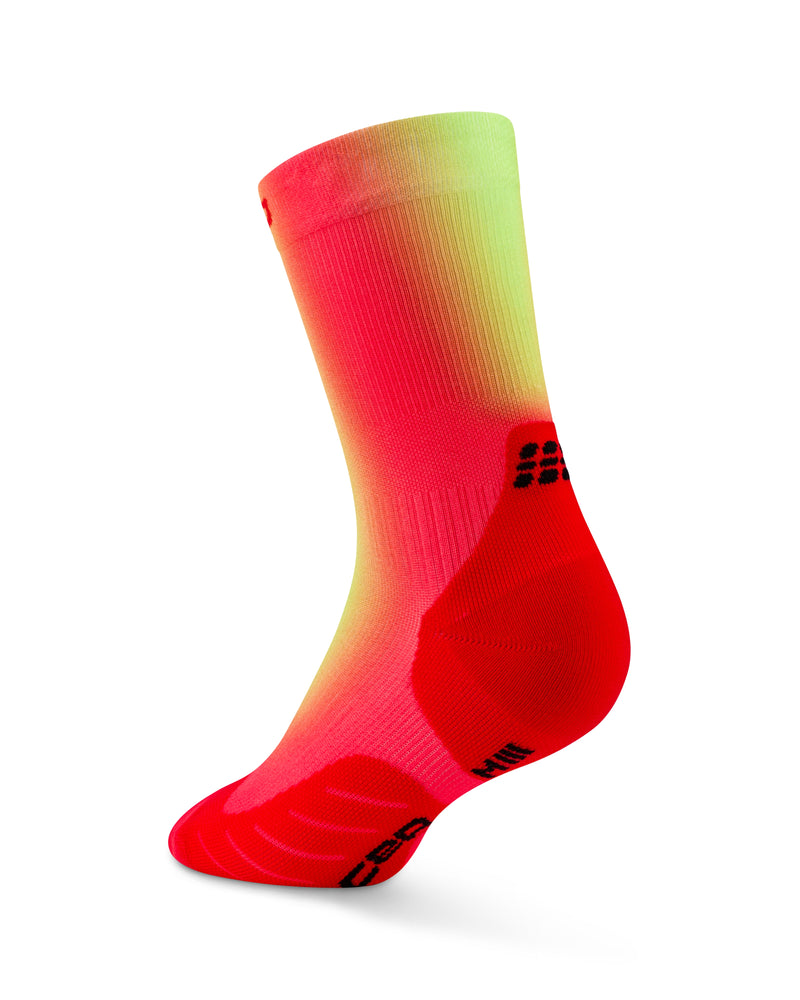 Laden Sie das Bild in Galerie -Viewer, {The Run Edition Gradient Socks Mid Cut Women
