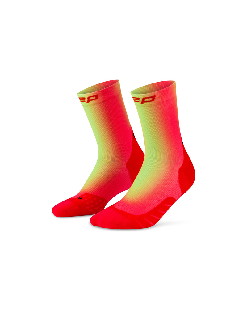 Laden Sie das Bild in Galerie -Viewer, {The Run Edition Gradient Socks Mid Cut Men