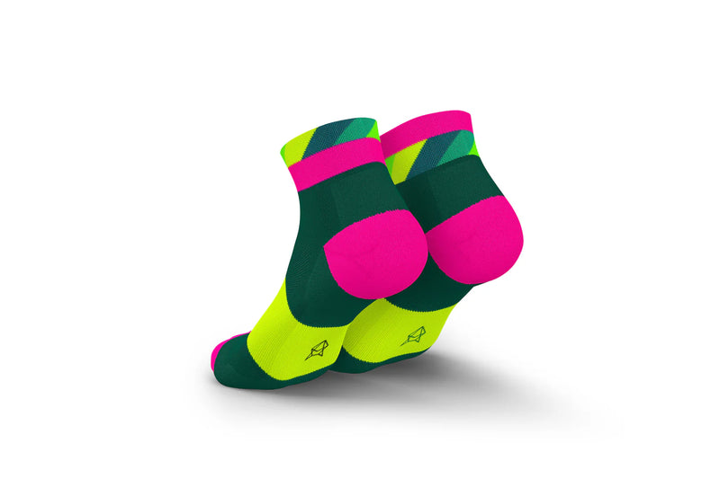 Laden Sie das Bild in Galerie -Viewer, {Ultralight Strides Short Petrol Pink