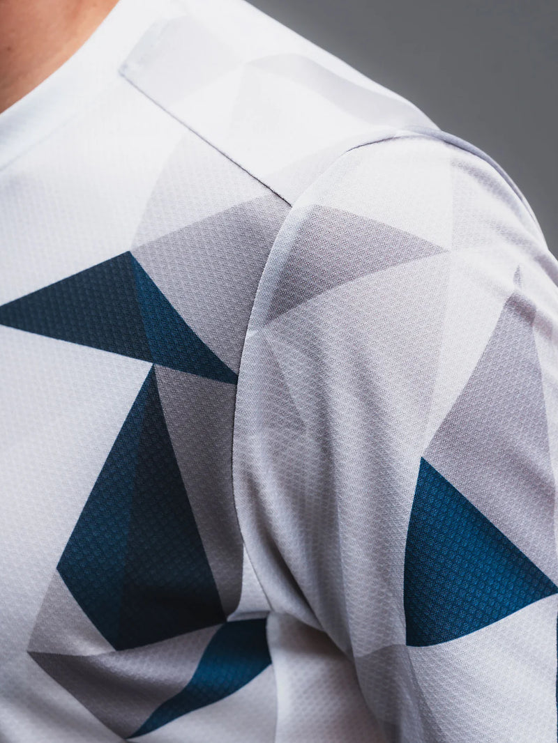Laden Sie das Bild in Galerie -Viewer, {Tempo! Pro Shirt
