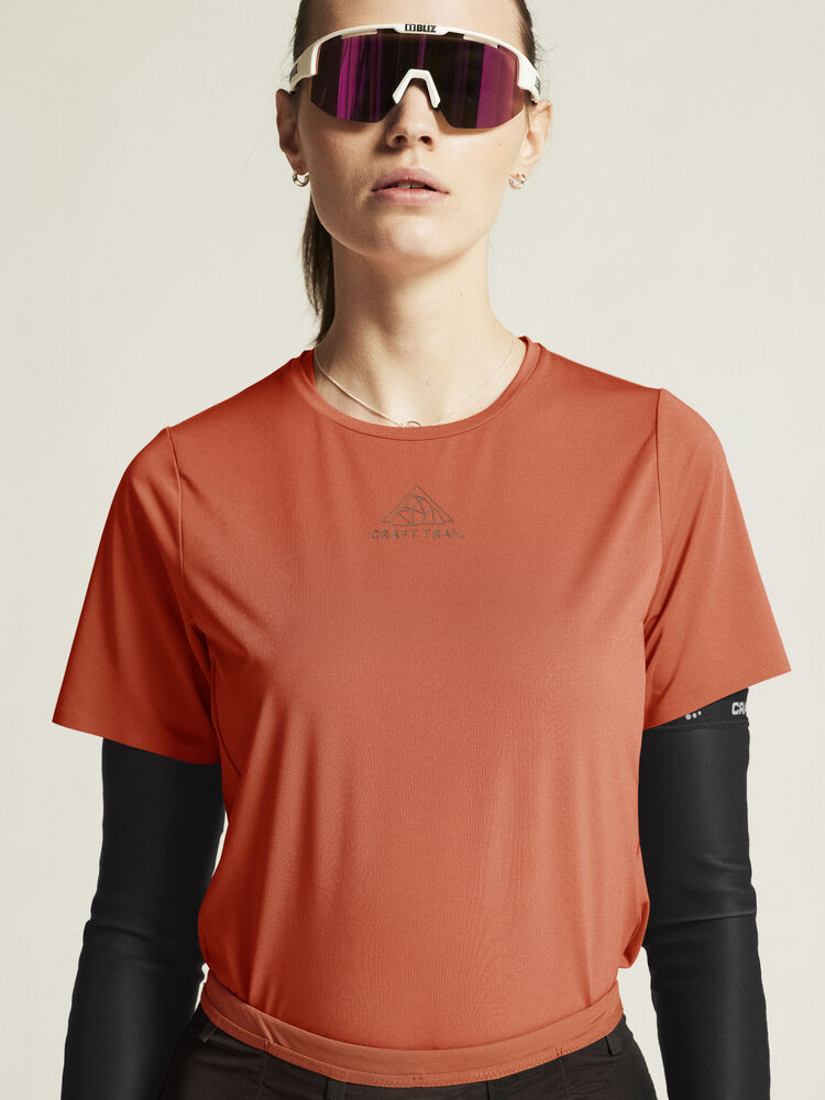 Laden Sie das Bild in Galerie -Viewer, {Lady Pro Trail Tee
