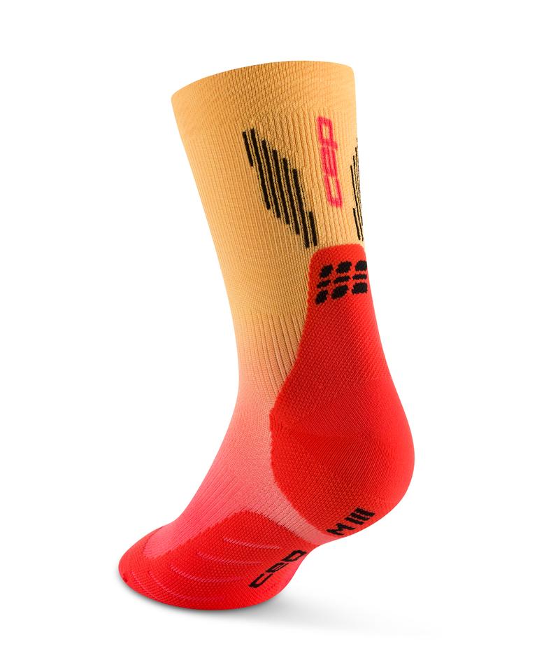 Laden Sie das Bild in Galerie -Viewer, {The Run Compressions Socks Mid Cut Men
