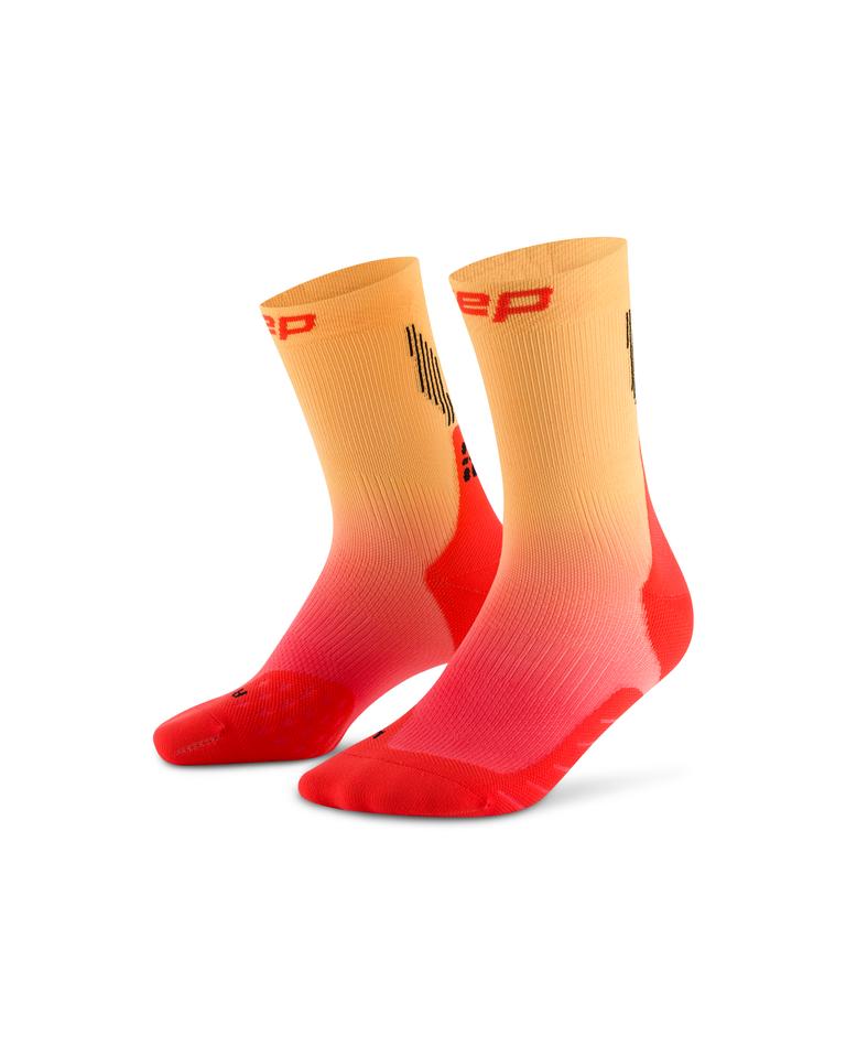 Laden Sie das Bild in Galerie -Viewer, {The Run Compressions Socks Mid Cut Men
