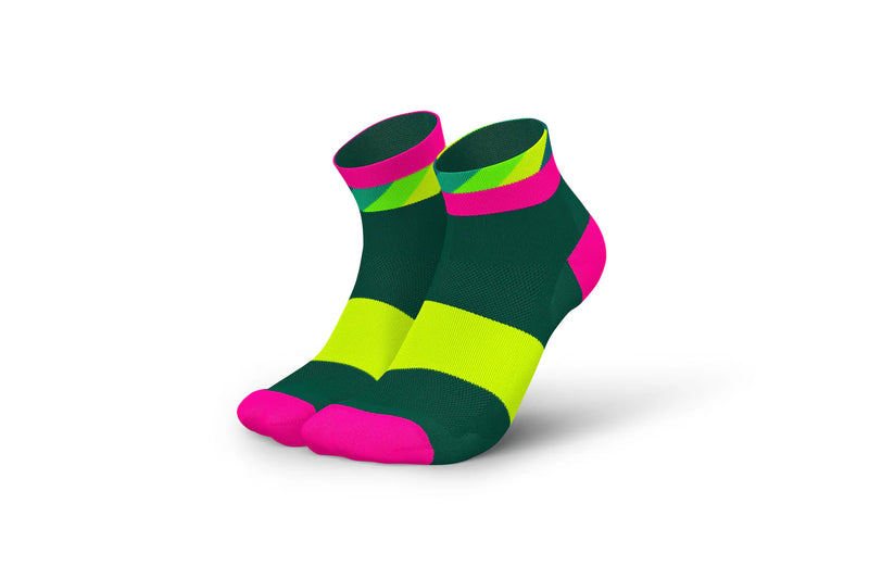 Laden Sie das Bild in Galerie -Viewer, {Ultralight Strides Short Petrol Pink
